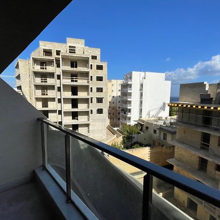 Blue Skies Family Apartment With Terrace St. Paul's Bay Exteriör bild
