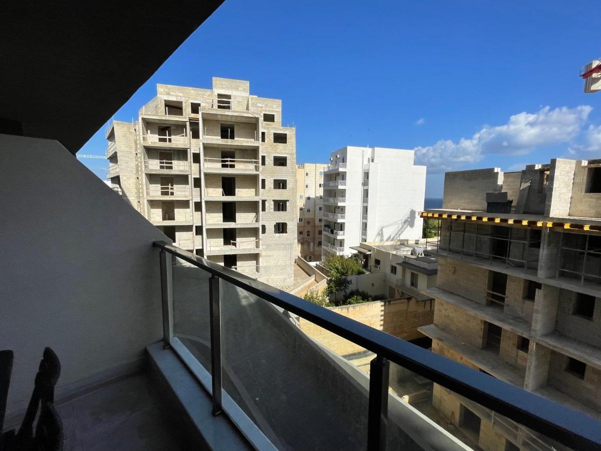 Blue Skies Family Apartment With Terrace St. Paul's Bay Exteriör bild